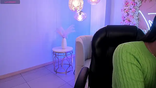 AyshelBrown online show from 9, 10, 2025