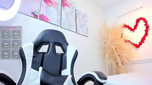 Miriam milf online show from 21, 2, 2026