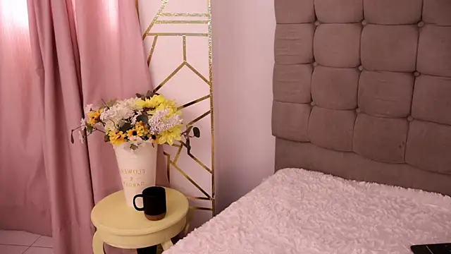 Lily rousee  online show from 20, 5, 2026
