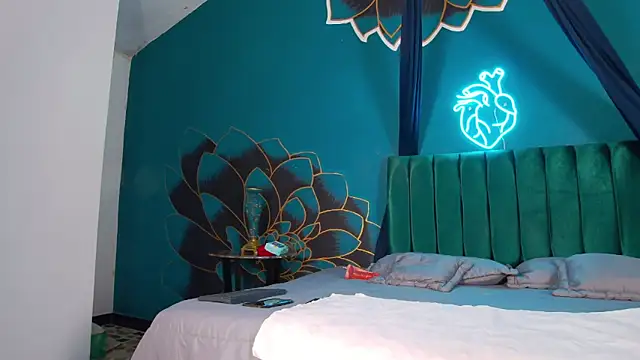 Maylu Fox online show from 7, 11, 2025