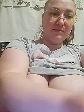 Kiss Eva online show from 13, 3, 2025