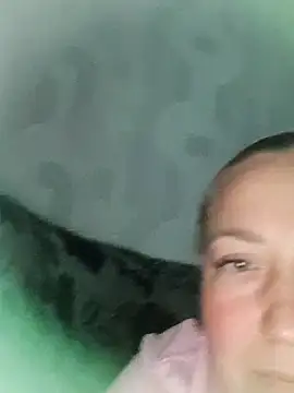 Kiss Eva online show from 30, 9, 2025