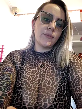 CurvyLust x online show from 5, 12, 2025