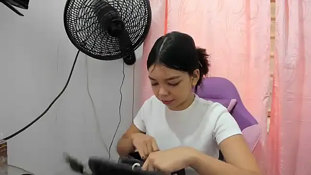 shy luna18 online show from 25, 9, 2025