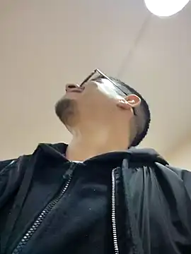 Snapshot of Juann-cock chatting on 24, 11, 2025 Juann-cock online show from 24, 11, 2025