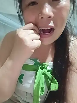 Snapshot of quynhkoolbae chatting on 16, 7, 2026 quynhkoolbae online show from 16, 7, 2026