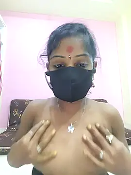 Snapshot of mounika26 chatting on 28, 9, 2025 mounika26 online show from 28, 9, 2025