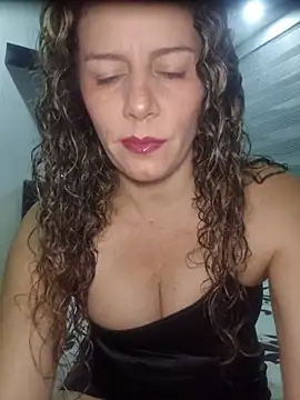 Snapshot of Nina_vallon chatting on 8, 6, 2026 Nina vallon online show from 8, 6, 2026