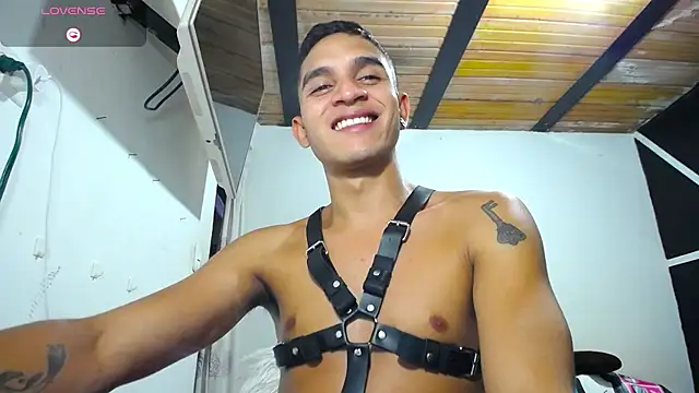 Snapshot of Angel_latinboy chatting on 9, 1, 2025 Angel latinboy online show from 9, 1, 2025
