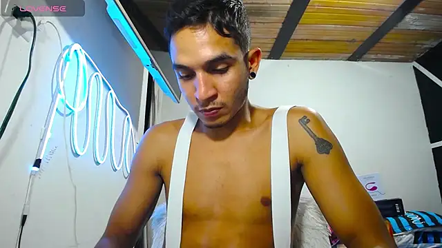 Snapshot of Angel_latinboy chatting on 11, 3, 2025 Angel latinboy online show from 11, 3, 2025