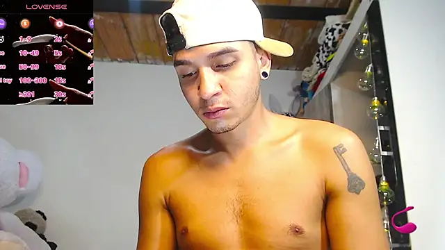 Snapshot of Angel_latinboy chatting on 25, 4, 2026 Angel latinboy online show from 25, 4, 2026