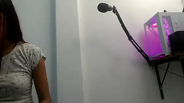 skinnyverus18 online show from 22, 5, 2026