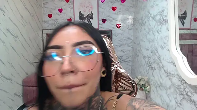 Ashley Blum v online show from 27, 10, 2025