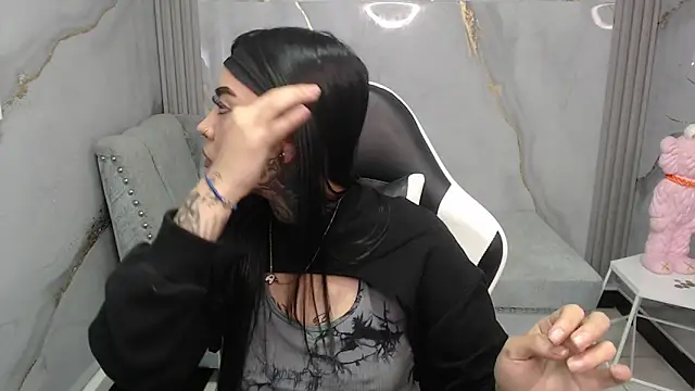 Ashley Blum v online show from 24, 11, 2025