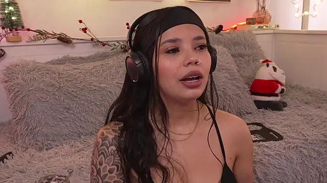 sophieee art online show from 15, 12, 2025