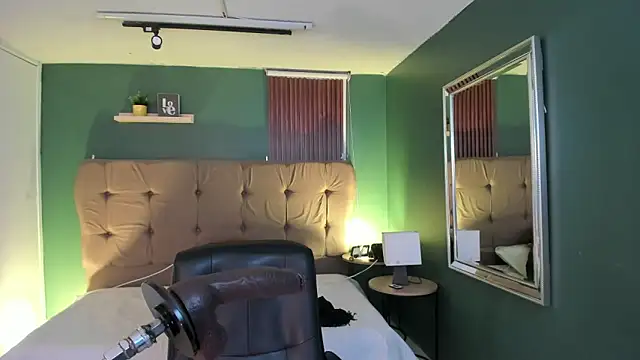 Micki   online show from 22, 12, 2025