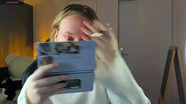 Amanda Butlerr online show from 13, 11, 2025