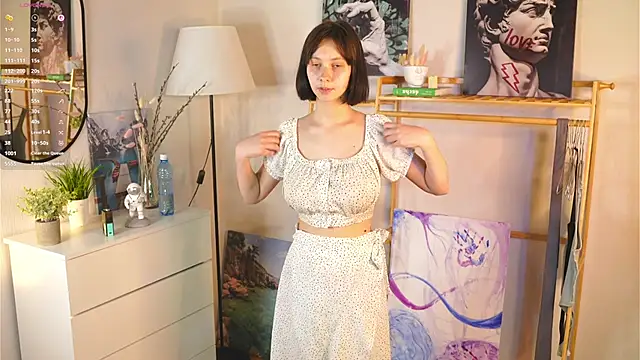 SuzanneHowse online show from 9, 9, 2025