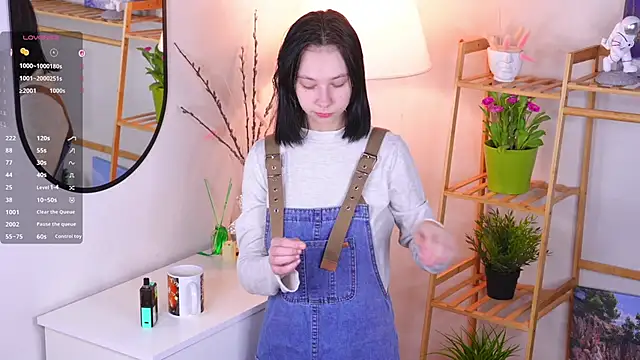 Snapshot of SuzanneHowse chatting on 4, 2, 2026 SuzanneHowse online show from 4, 2, 2026