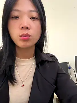 Snapshot of thaoyeuuu chatting on 3, 10, 2025 thaoyeuuu online show from 3, 10, 2025