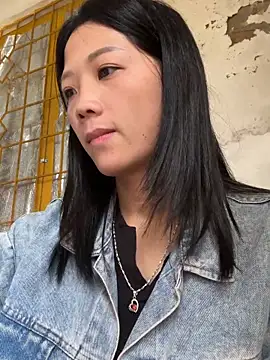 Snapshot of thaoyeuuu chatting on 6, 10, 2025 thaoyeuuu online show from 6, 10, 2025
