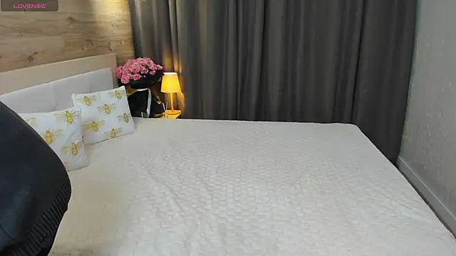 Babyy Lynaa online show from 10, 10, 2025