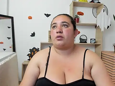 Khloe Tommson  online show from 29, 10, 2025