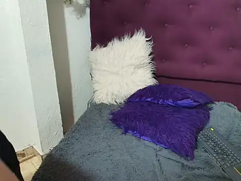 Khloe Tommson  online show from 10, 11, 2025