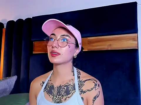 Snapshot of cami_zapata chatting on 19, 10, 2025 cami zapata online show from 19, 10, 2025