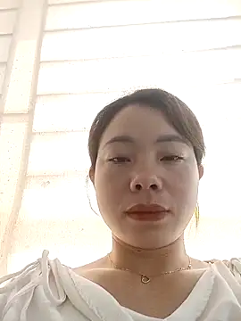 Snapshot of milo123-xx chatting on 28, 4, 2026 milo123-xx online show from 28, 4, 2026