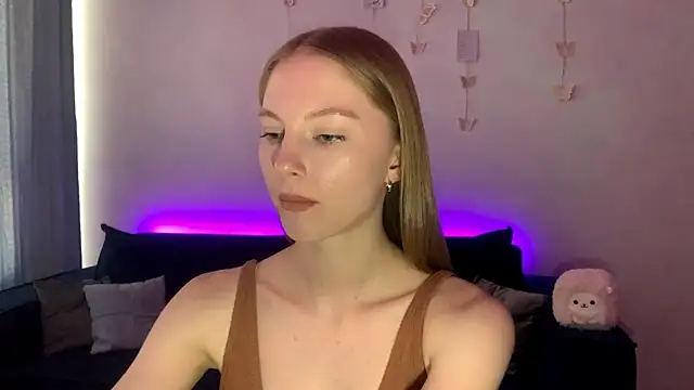 Snapshot of BrightAnnie chatting on 14, 9, 2025 BrightAnnie online show from 14, 9, 2025
