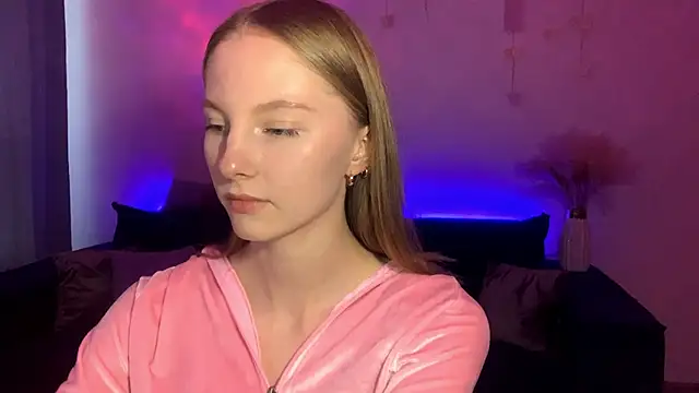 Snapshot of BrightAnnie chatting on 17, 9, 2025 BrightAnnie online show from 17, 9, 2025