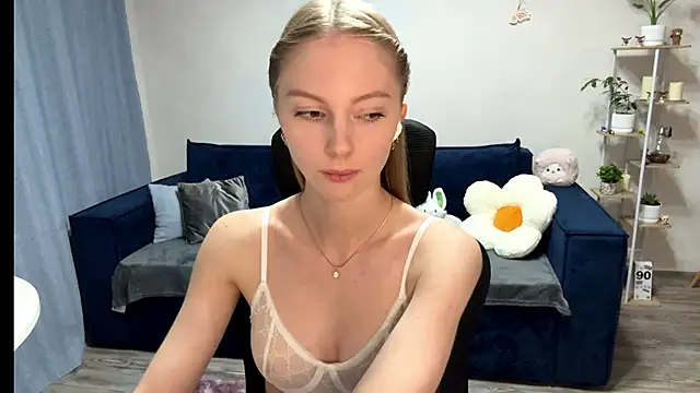Snapshot of BrightAnnie chatting on 1, 10, 2025 BrightAnnie online show from 1, 10, 2025
