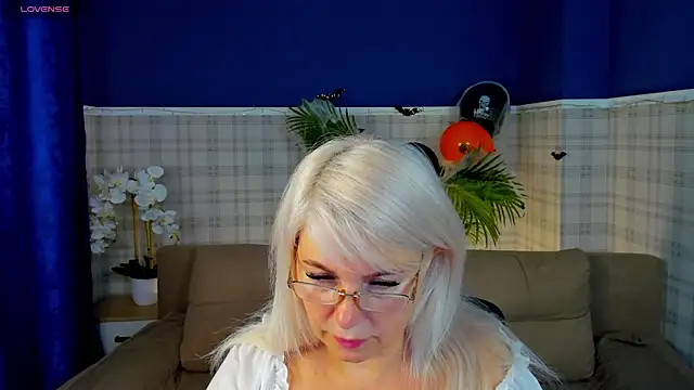 Hella Fabel online show from 31, 10, 2025