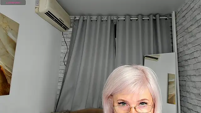 Hella Fabel online show from 14, 12, 2025