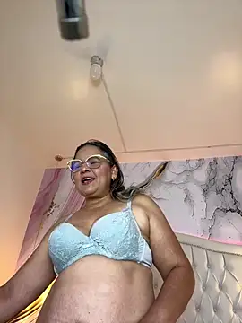 Snapshot of Lucy_Milf_474 chatting on 25, 4, 2026 Lucy Milf 474 online show from 25, 4, 2026