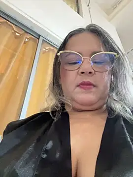 Snapshot of Lucy_Milf_474 chatting on 30, 5, 2026 Lucy Milf 474 online show from 30, 5, 2026