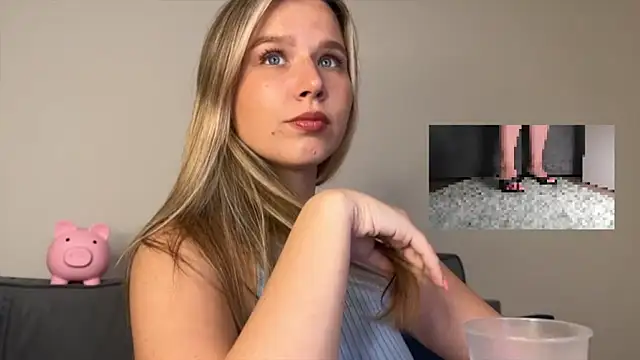 Snapshot of GoddessRoss chatting on 8, 9, 2025 GoddessRoss online show from 8, 9, 2025