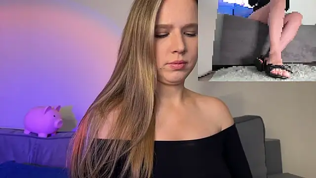 Snapshot of GoddessRoss chatting on 7, 10, 2025 GoddessRoss online show from 7, 10, 2025