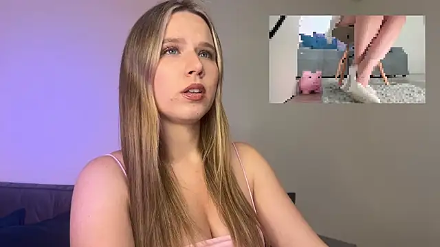 Snapshot of GoddessRoss chatting on 13, 10, 2025 GoddessRoss online show from 13, 10, 2025