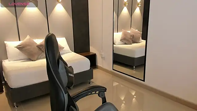 Snapshot of daniand_ chatting on 8, 10, 2025 daniand online show from 8, 10, 2025