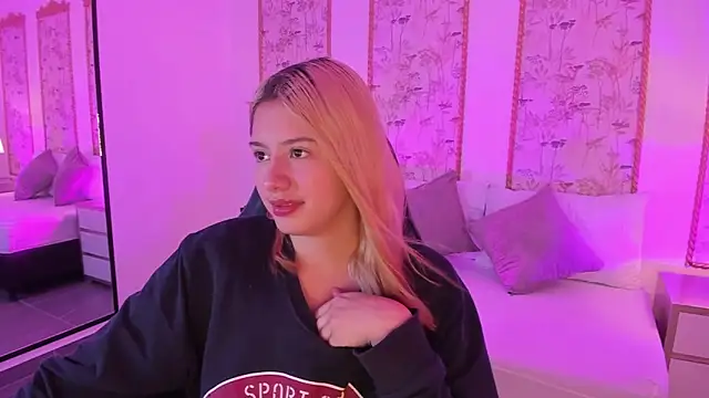 Snapshot of daniand_ chatting on 13, 11, 2025 daniand online show from 13, 11, 2025