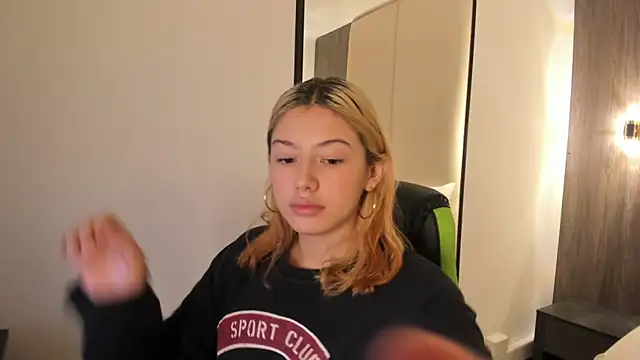 Snapshot of daniand_ chatting on 19, 11, 2025 daniand online show from 19, 11, 2025