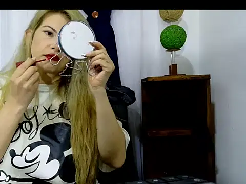Snapshot of katioska25 chatting on 19, 9, 2025 katioska25 online show from 19, 9, 2025