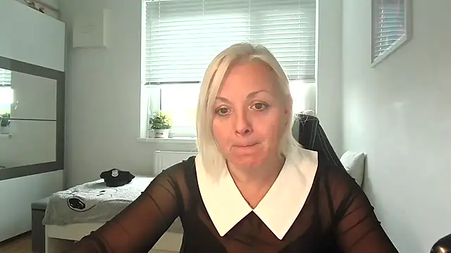 Linsy Kim online show from 24, 10, 2025