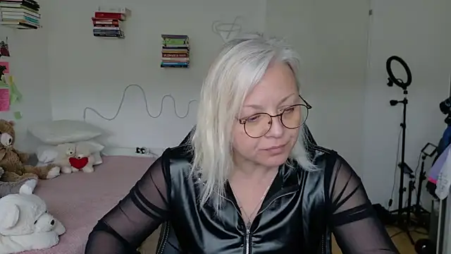 Linsy Kim online show from 9, 4, 2026