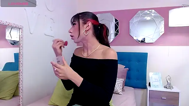 Snapshot of NicoletBlossom chatting on 15, 11, 2025 NicoletBlossom online show from 15, 11, 2025