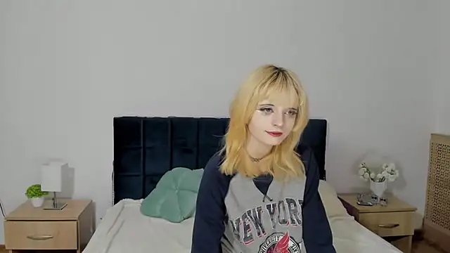 Snapshot of AmandaCutse chatting on 27, 9, 2025 AmandaCutse online show from 27, 9, 2025