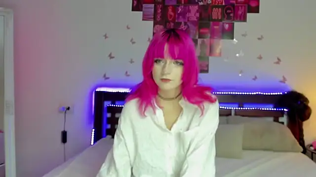 Snapshot of AmandaCutse chatting on 13, 10, 2025 AmandaCutse online show from 13, 10, 2025