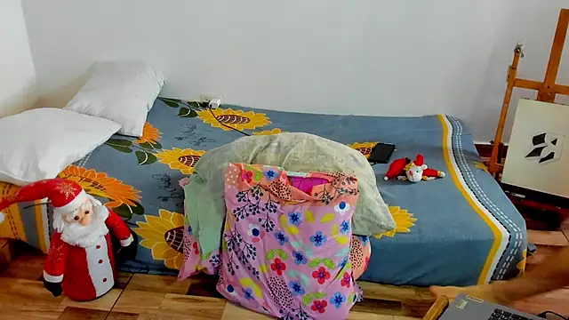 Snapshot of AliottTwink chatting on 15, 12, 2025 AliottTwink online show from 15, 12, 2025